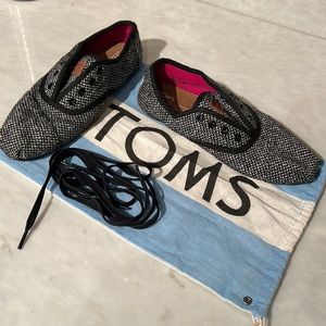 TOMS 👟 slip on sneakers 👟 size 8 👟 New w/o tag